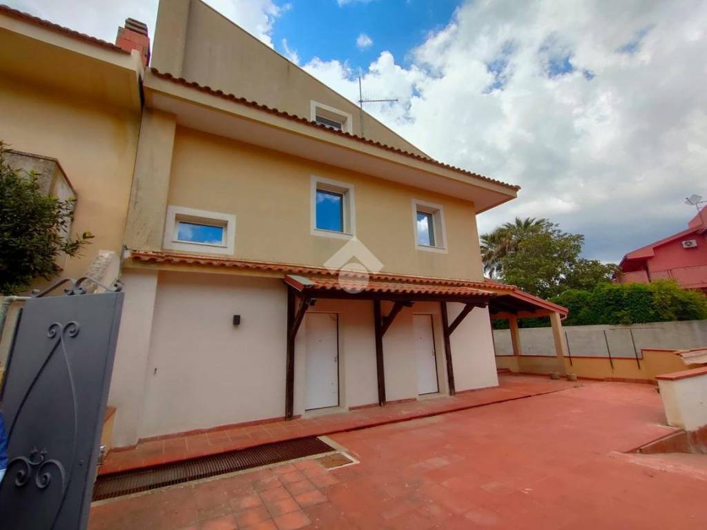 casa indipendente in vendita a Ragusa in zona Ragusa Centro