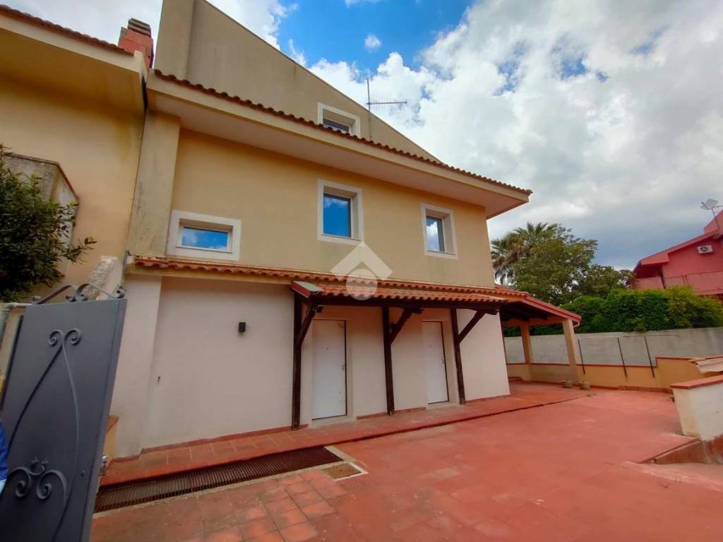 casa indipendente in vendita a Ragusa in zona Ragusa Centro