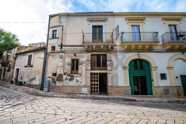 casa indipendente in vendita a Ragusa in zona Ibla