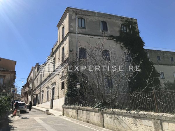 intera palazzina in vendita a Ragusa in zona Ragusa Centro