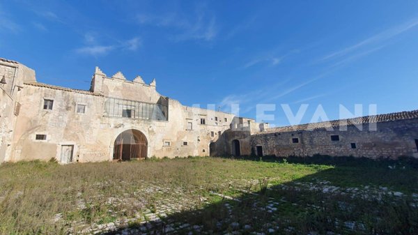 locale di sgombero in vendita a Ragusa in zona Marina