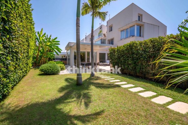 casa indipendente in vendita a Ragusa in zona Marina