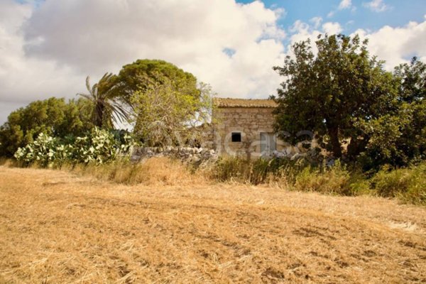 locale commerciale in vendita a Ragusa in zona Marina