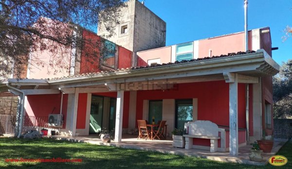 casa indipendente in vendita a Ragusa