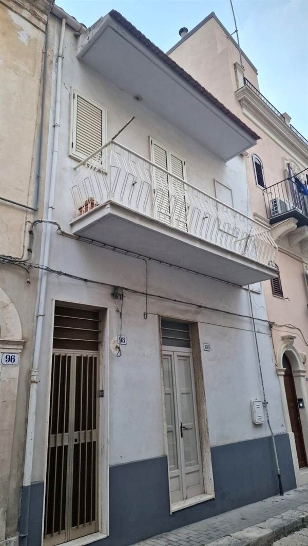 casa indipendente in vendita a Ragusa in zona Ragusa Centro