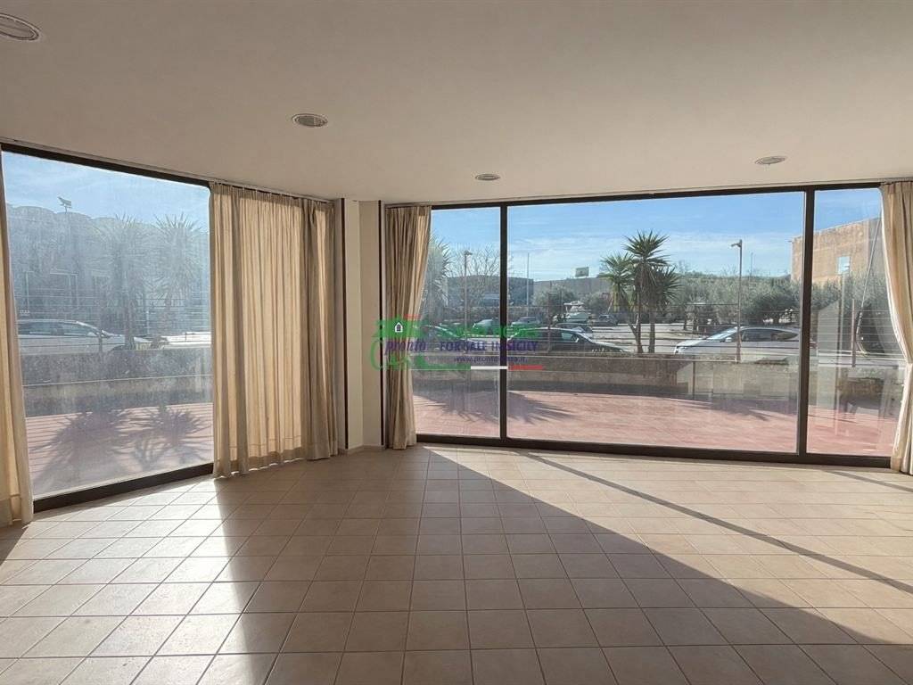 locale commerciale in vendita a Ragusa