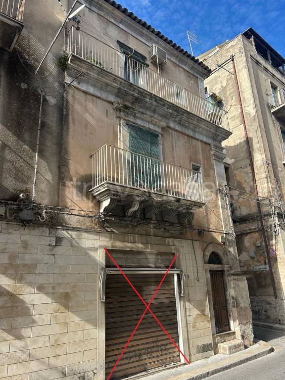 casa indipendente in vendita a Ragusa in zona Ragusa Centro