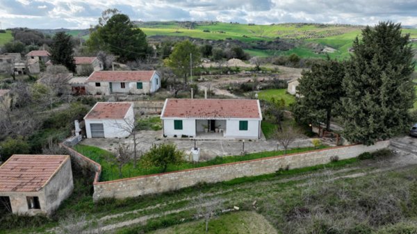 casa indipendente in vendita a Ragusa in zona San Giacomo / Bellocozzo