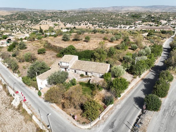 casa indipendente in vendita a Ragusa in zona San Giacomo / Bellocozzo