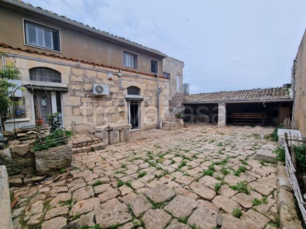 casa indipendente in vendita a Ragusa
