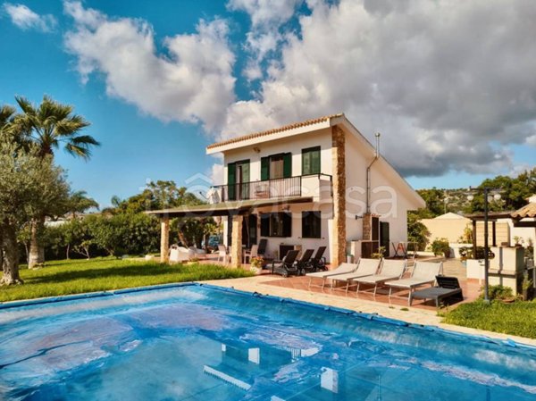 casa indipendente in vendita a Ragusa in zona Marina