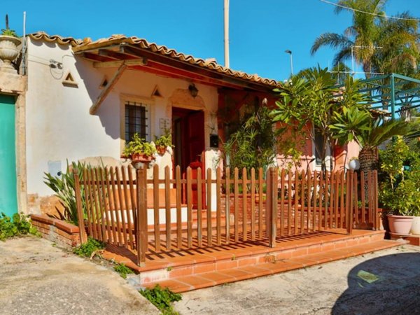 casa indipendente in vendita a Ragusa in zona Marina