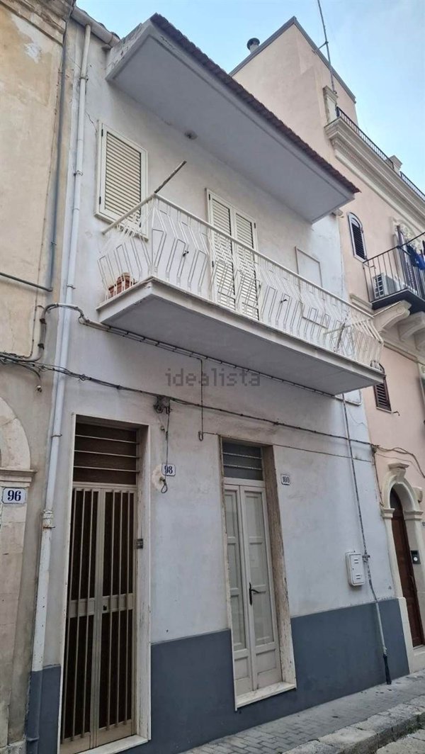 casa indipendente in vendita a Ragusa in zona Ragusa Centro