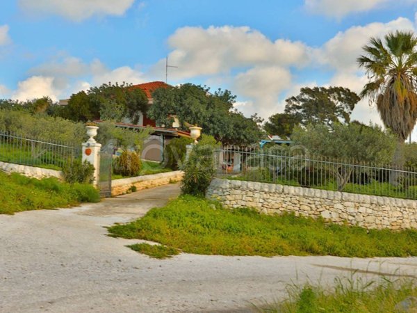 casa indipendente in vendita a Ragusa in zona Marina