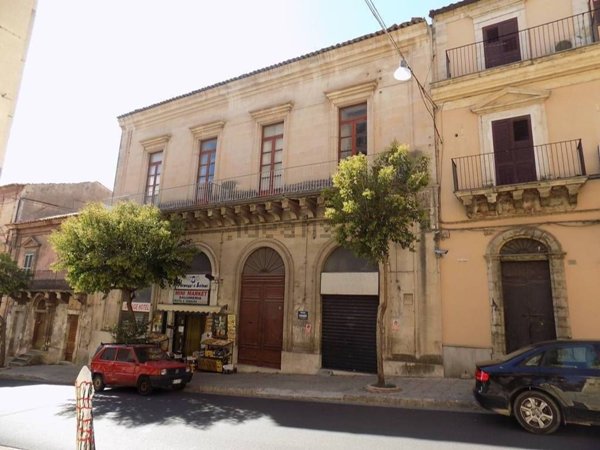 casa indipendente in vendita a Ragusa in zona Ragusa Centro