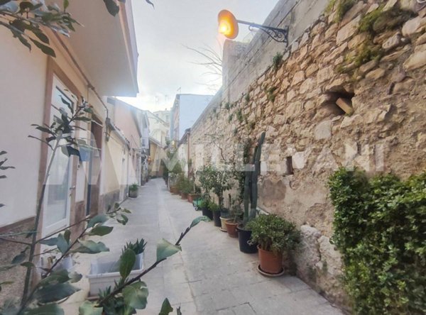 casa indipendente in vendita a Ragusa in zona Ibla