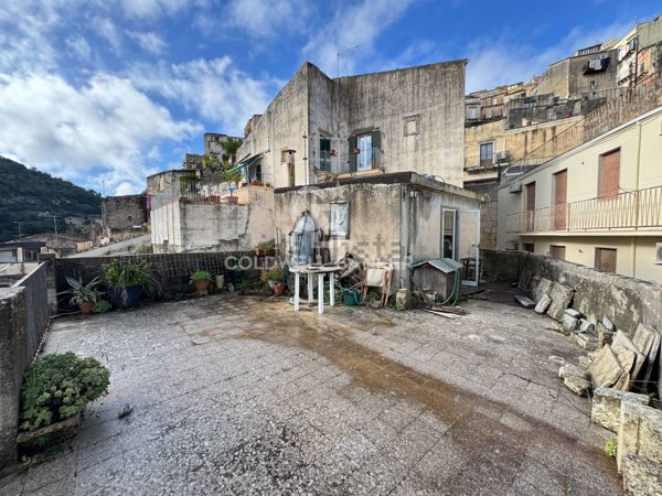 casa indipendente in vendita a Ragusa in zona Ibla