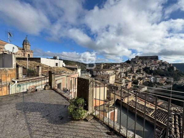 casa indipendente in vendita a Ragusa in zona Ibla