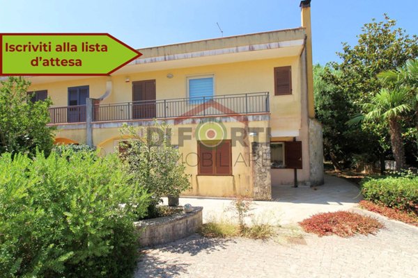 casa indipendente in vendita a Ragusa