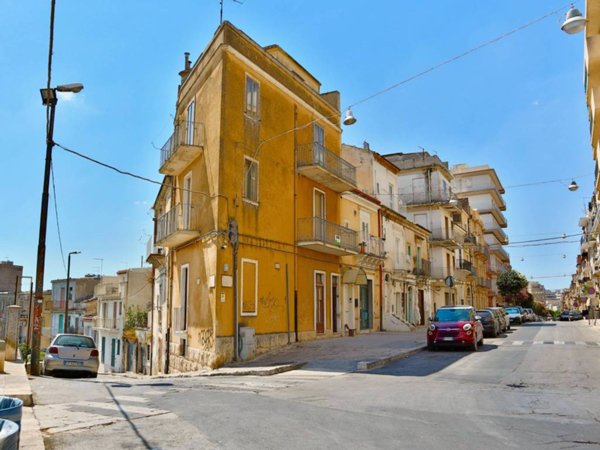 casa indipendente in vendita a Ragusa in zona Ragusa Centro