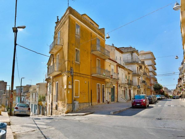 casa indipendente in vendita a Ragusa in zona Ragusa Centro