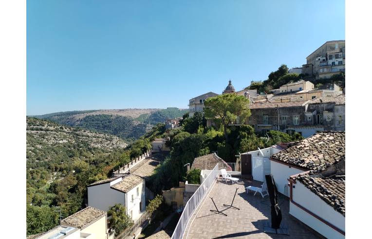 intera palazzina in vendita a Ragusa in zona Ibla
