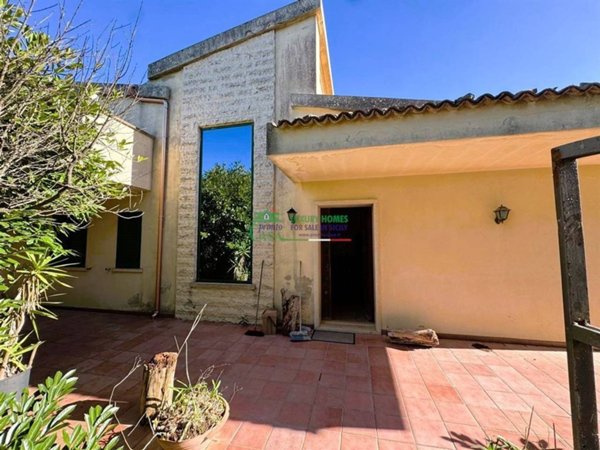 casa indipendente in vendita a Ragusa