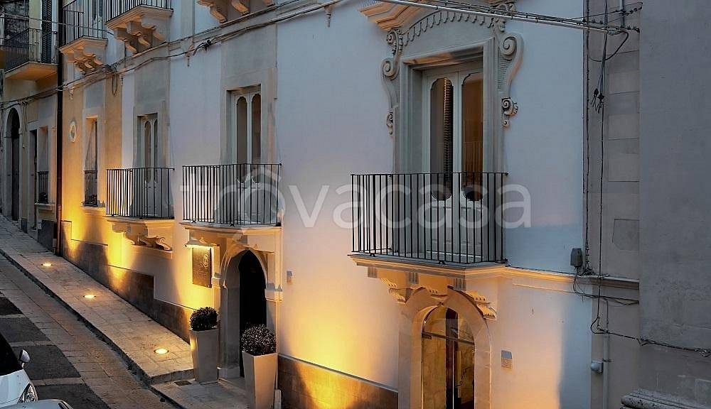 negozio in vendita a Ragusa in zona Ragusa Centro