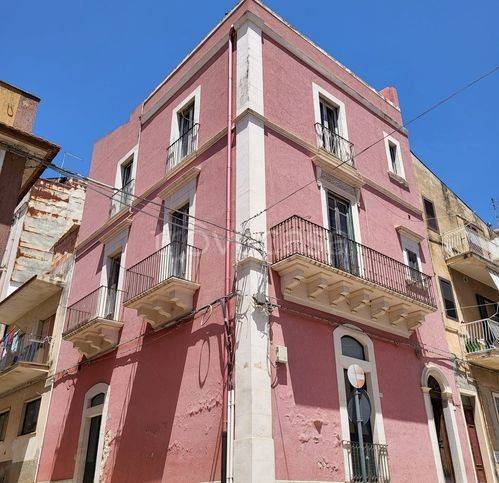 casa indipendente in vendita a Ragusa in zona Ibla
