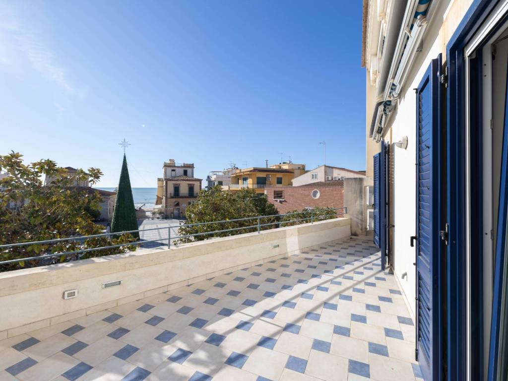 casa indipendente in vendita a Ragusa in zona Marina