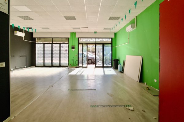 locale commerciale in vendita a Ragusa