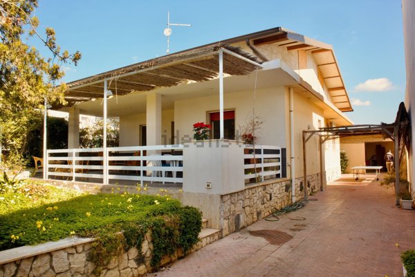 casa indipendente in vendita a Ragusa in zona Marina