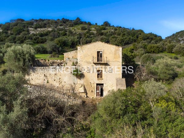 casa indipendente in vendita a Ragusa in zona Ibla