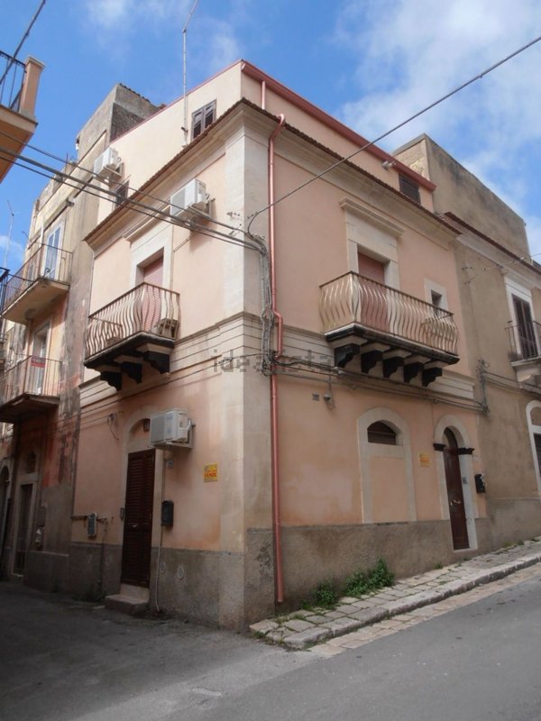 casa indipendente in vendita a Ragusa in zona Ragusa Centro