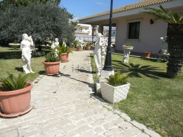 casa indipendente in vendita a Ragusa in zona Marina
