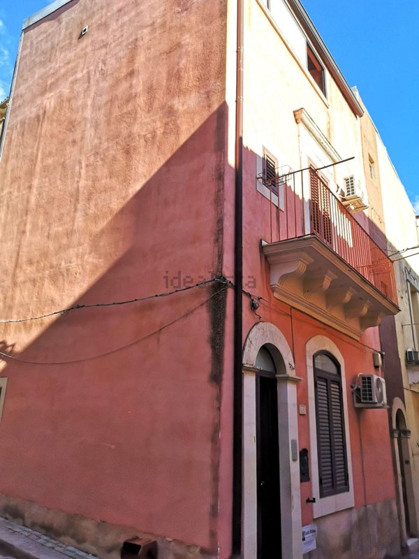 casa indipendente in vendita a Ragusa