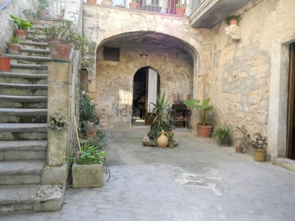 quadrivano in vendita a Ragusa in zona Ibla