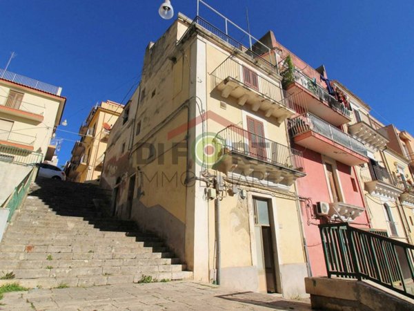 casa indipendente in vendita a Ragusa in zona Ragusa Centro