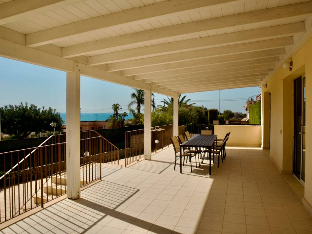 casa indipendente in vendita a Ragusa in zona Marina