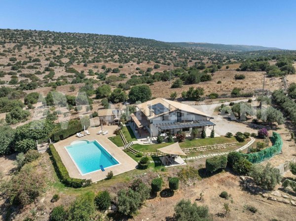 casa indipendente in vendita a Ragusa in zona Marina