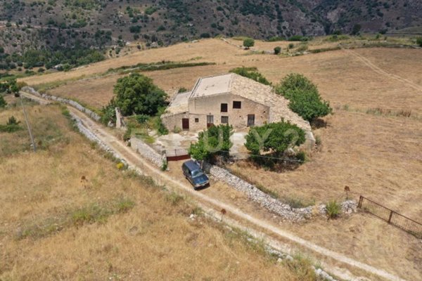 casa indipendente in vendita a Ragusa in zona Pizzillo