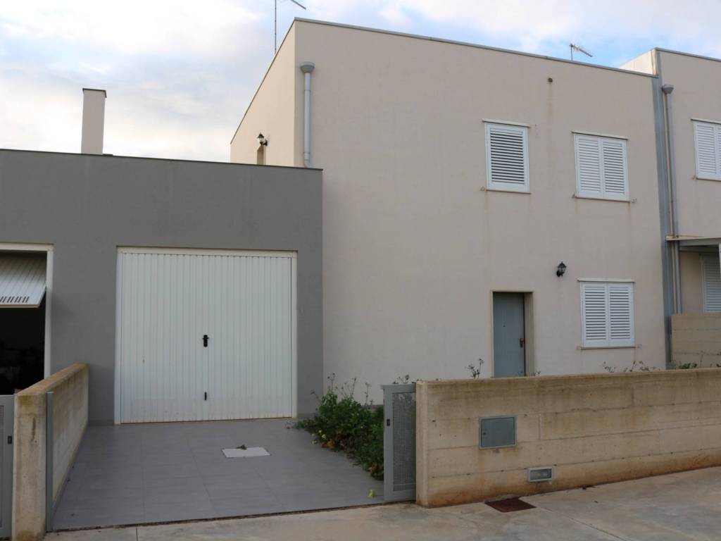 casa indipendente in vendita a Ragusa in zona Marina