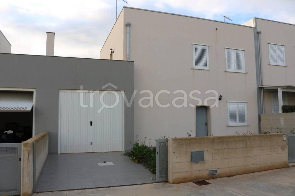 casa indipendente in vendita a Ragusa in zona Marina