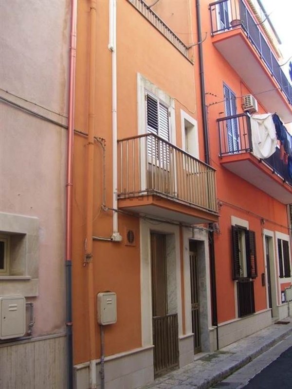 casa indipendente in vendita a Ragusa