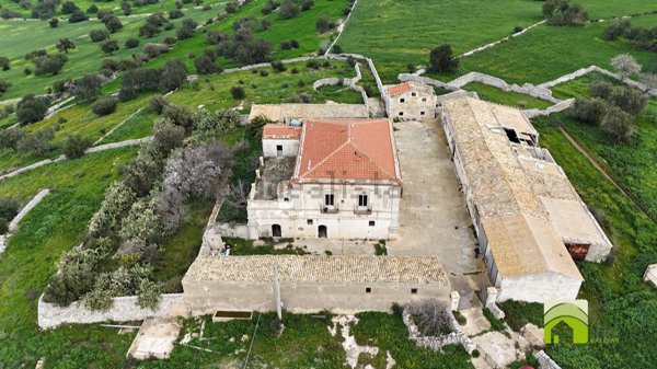 casa indipendente in vendita a Ragusa in zona Pizzillo