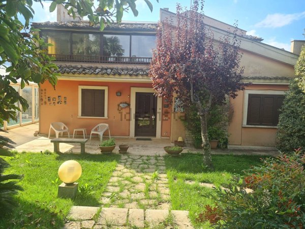 casa indipendente in vendita a Ragusa in zona L'Annunziata