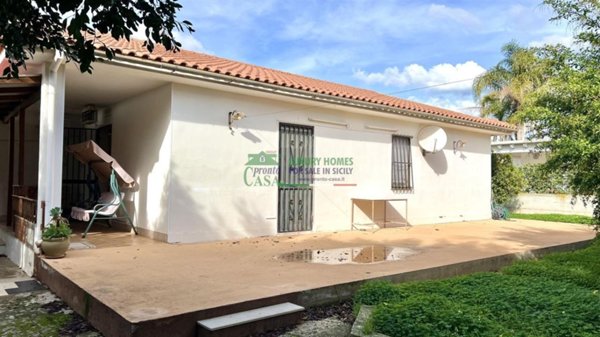 casa indipendente in vendita a Ragusa in zona Marina