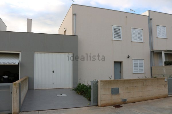 casa indipendente in vendita a Ragusa in zona Marina