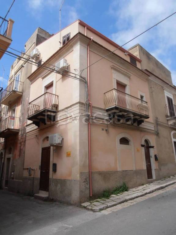 casa indipendente in vendita a Ragusa in zona Ragusa Centro