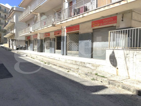 locale commerciale in vendita a Ragusa